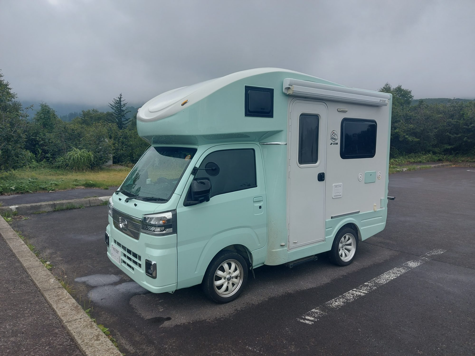 This RV is the cutest ever!!! 😍😍😍